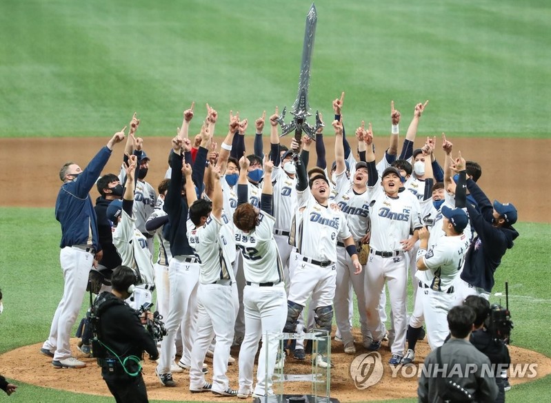 [스포츠10대뉴스] ④NC, 창단 9년 만에 첫 프로야구 통합우승