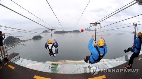 문 열자마자 코로나19…창원시, 짚트랙 공유재산 사용료 감면