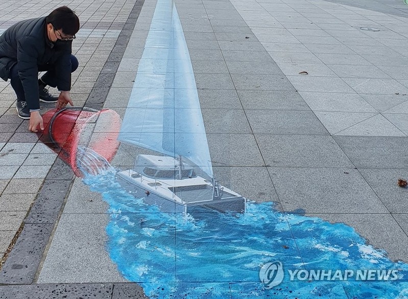 [픽! 통영] 진짜인 줄 속을 뻔…죽림 해안가 '트릭아트'