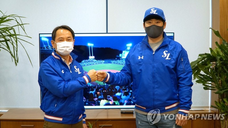 '삼성과 FA 잔류계약' 이원석 "오재일이 부모님처럼 좋아하더라"