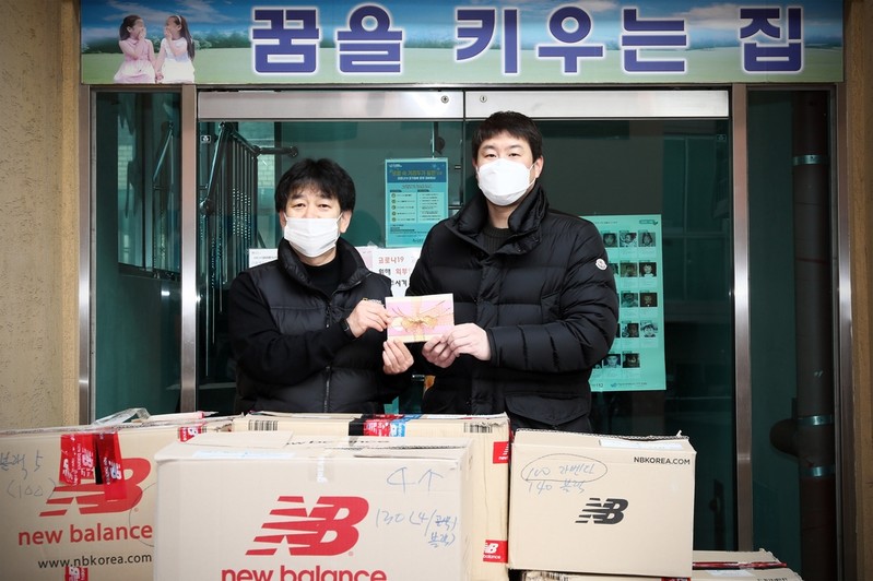 프로야구 kt 유한준·전유수, 아동·청소년시설에 기부