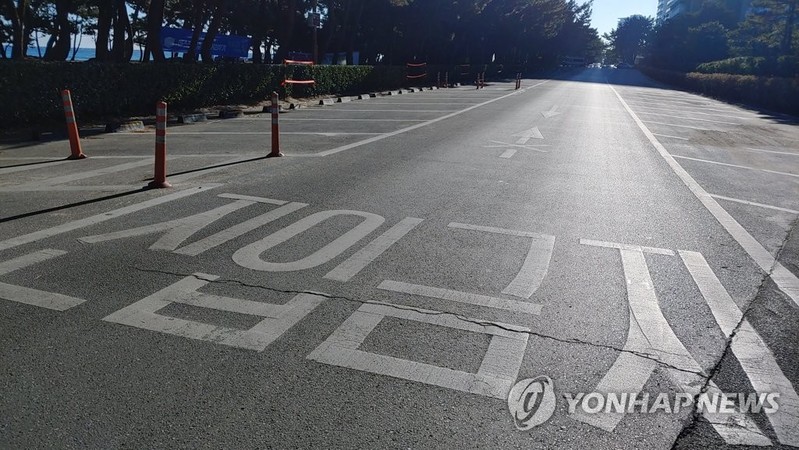 '해변 폐쇄·진입로 봉쇄'…폭풍전야 동해안 "내일이 더 걱정"(종합)