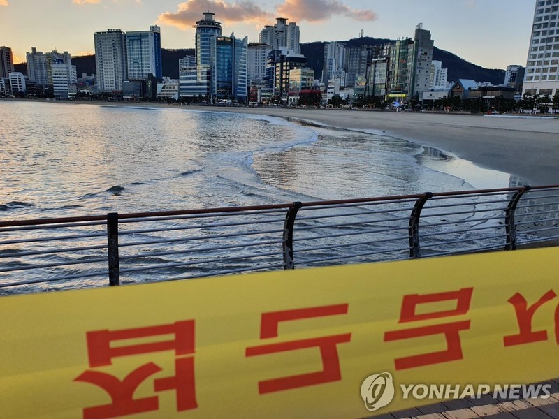 "코로나에 한파까지"…새해 인파로 북적이던 관광지 '썰렁'