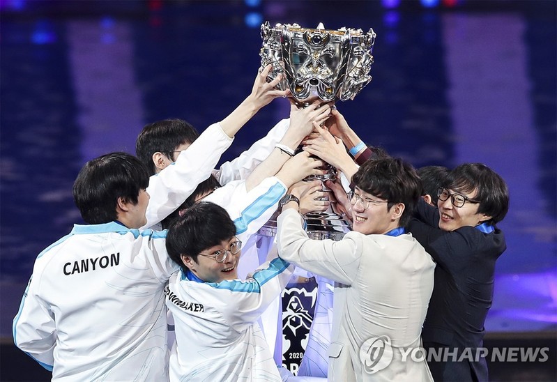 LCK 감독·선수들 "담원이 '1강'…T1·젠지도 우승 후보"