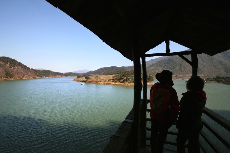 [걷고 싶은 길] 호수, 산, 숲에 안긴 괴산 산막이옛길