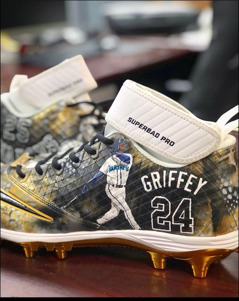 NFL 쿼터백 브리스, 그리피·윌리엄스 등 MLB 전설들과 함께뛴다