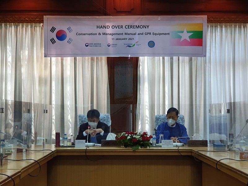 문화재청, 미얀마에 바간 벽화 안내서 4종 전달