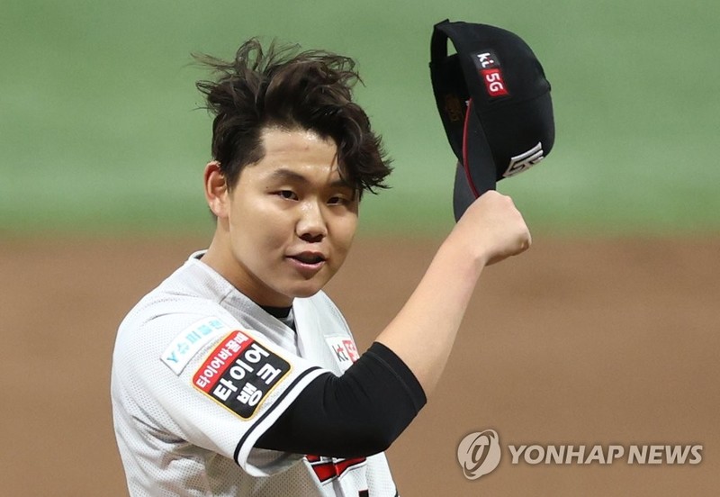 kt 소형준, 연봉 2천700만원→1억4천만원…419% 인상