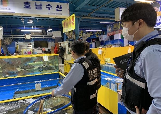 설 앞두고 수산물 원산지표시 위반 집중단속…"적극 제보 달라"
