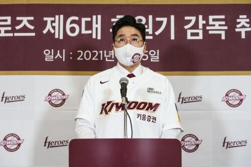 (LEAD) New manager for KBO club wants to give fans hope during pandemic