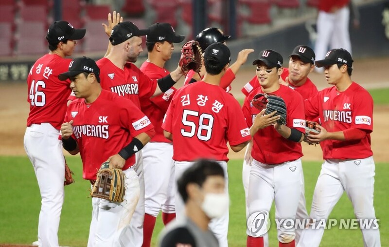 Shinsegae in talks to purchase pro baseball club from SK Telecom