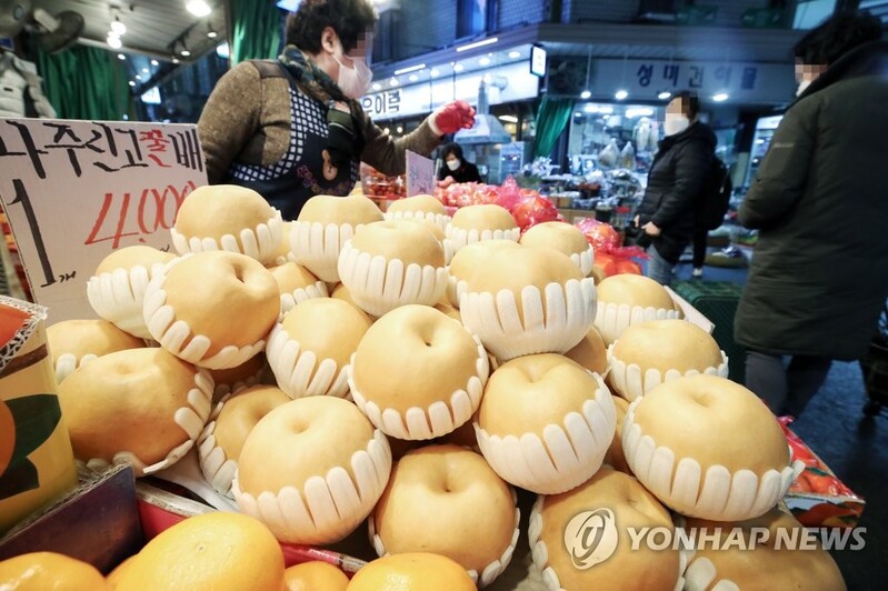 "설 차례상, 전통시장 24만원·대형마트 34만원…최대 18%↑"