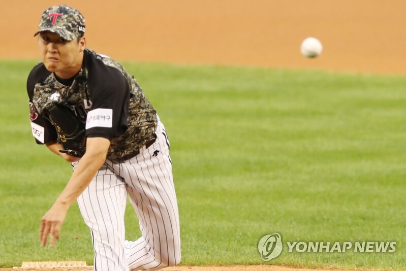 KBO's Twins re-sign free agent pitcher
