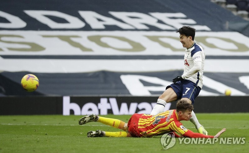 손흥민, 리그 13호 골 폭발…한 달만에 득점포 재가동