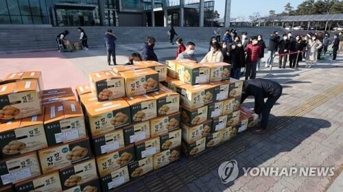 [픽!강릉] "올해 설 선물은 감자 한 상자"