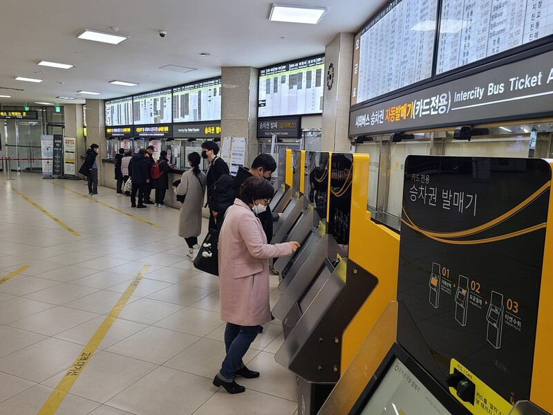 "고향 오지 말거라" 휑한 역과 터미널, 2021년 설 귀성 풍경