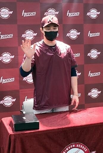 '박병호·이정후의 케이크 세례' 김하성, 키움과 아름다운 작별