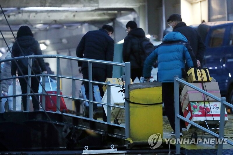 인천 앞바다에 짙은안개…여객선 운항 차질(종합)