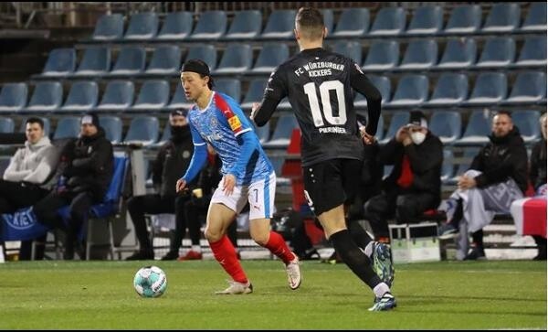 '이재성 PK 유도' 킬, 뷔르츠부르크 꺾고 '1위 껑충'