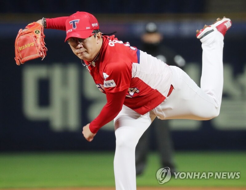 (News Focus) Ex-KBO MVP Yang Hyeon-jong in solid position to win Rangers rotation battle