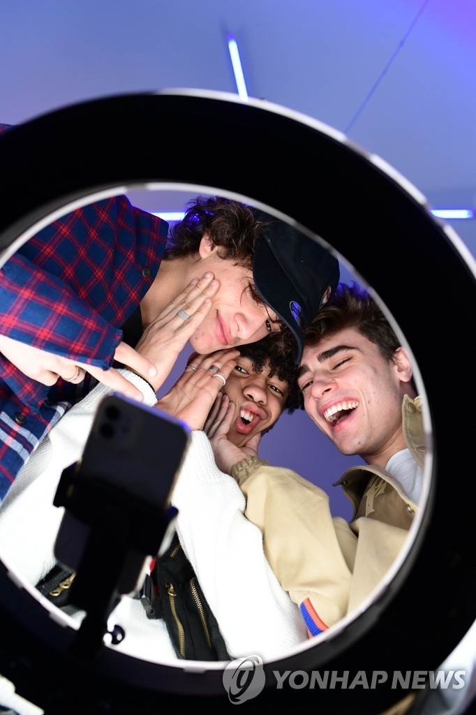 할리우드 배우조합, 틱톡·유튜브 스타에 문호 개방