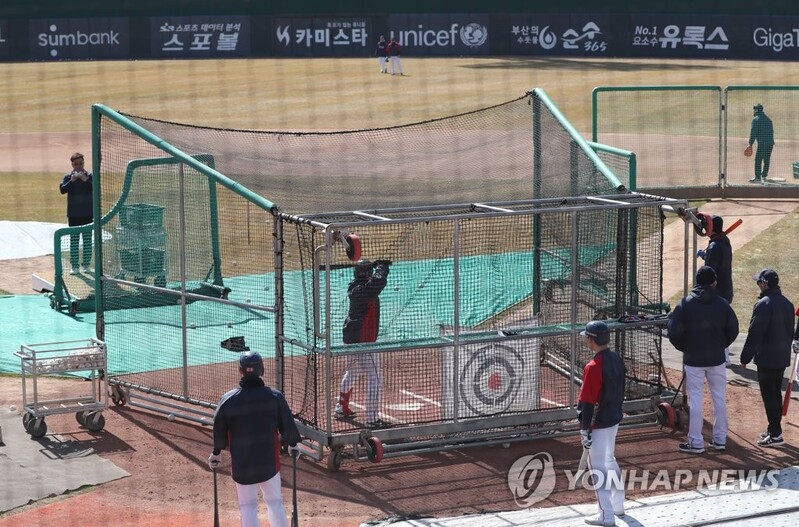 KBO club's hitting coach calls on players to take initiative