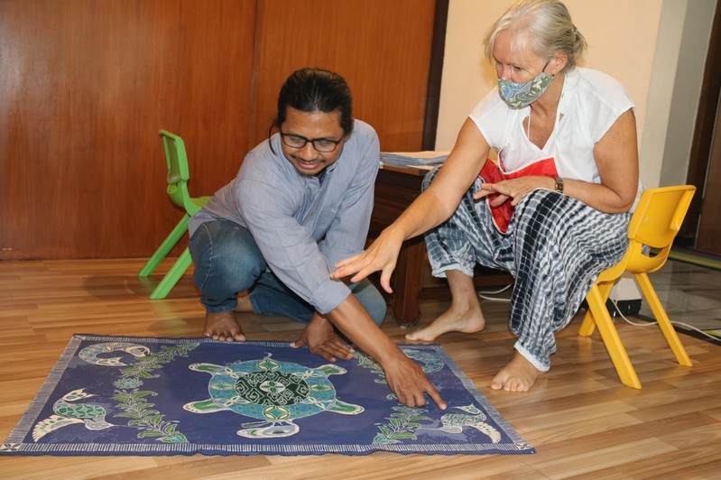 [잘란 잘란] 인도네시아 전통 바틱이란…"철학과 인생 담겨"