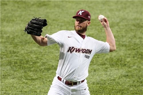 American ace hoping to stay on mound longer in 3rd KBO season