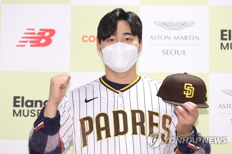 Ex-KBO star Kim Ha-seong looking to crack deep Padres lineup in 1st MLB camp
