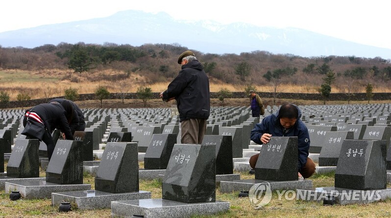 "어두웠던 과거 청산하고 미래 향해 가는 법 개정"