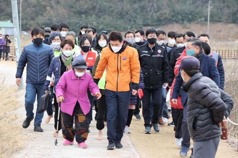 포항 조박저수지 1.5㎞ 둘레길 준공…맨발걷기 가능