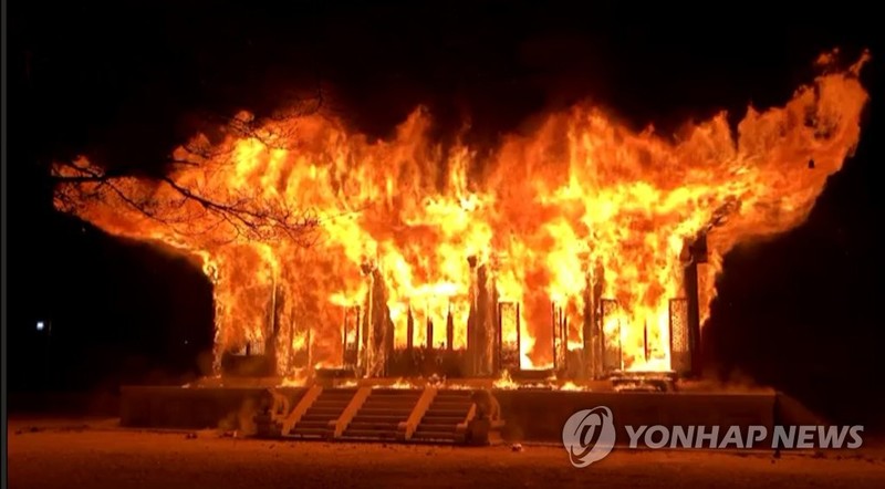 [3보] 전북 내장사 대웅전에 불…경찰, 방화 용의자 검거