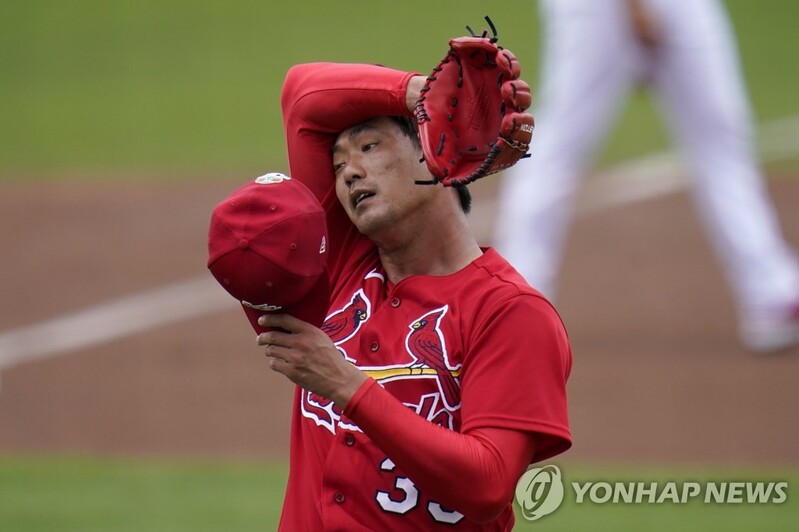 (LEAD) Spring woes continue for Cardinals' Kim Kwang-hyun