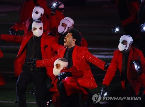 '블라인딩 라이츠', 빌보드 핫100 사상 최초로 톱10 1년 수성