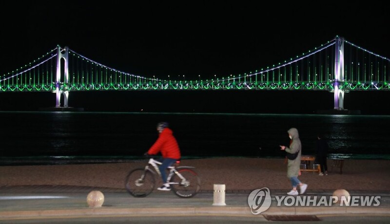 '성 패트릭의 날' 기념 광안대교·영화의전당 녹색조명