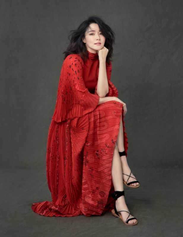 이영애, 드라마 '구경이'로 4년 만에 방송 복귀