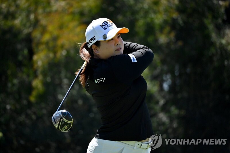 5타 차 1위 박인비 "13번 홀 버디 결정적…내일도 오늘처럼"