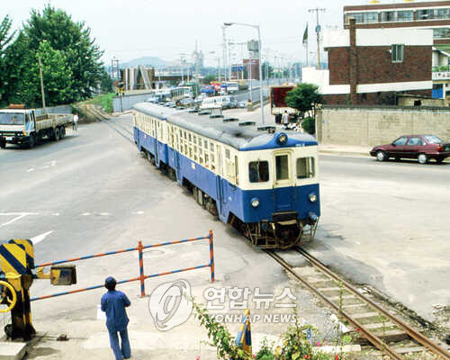 수원 구 부국원서 '추억의 수인선 협궤열차' 전시회