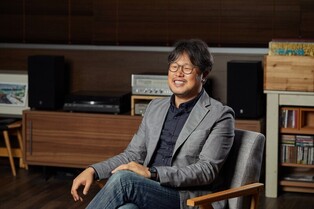 'My Love, Don't Cross That River' director Jin Mo-young releases new documentary series with Netflix