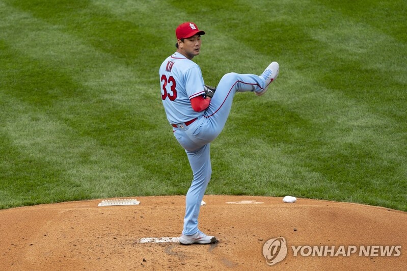 Cardinals' Kim Kwang-hyun allows 3 runs in 3 innings in his 2021 season debut