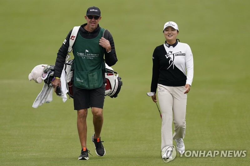 3타 차 2위 고진영 "17번 홀 보기, 페널티 받을까 걱정했다"