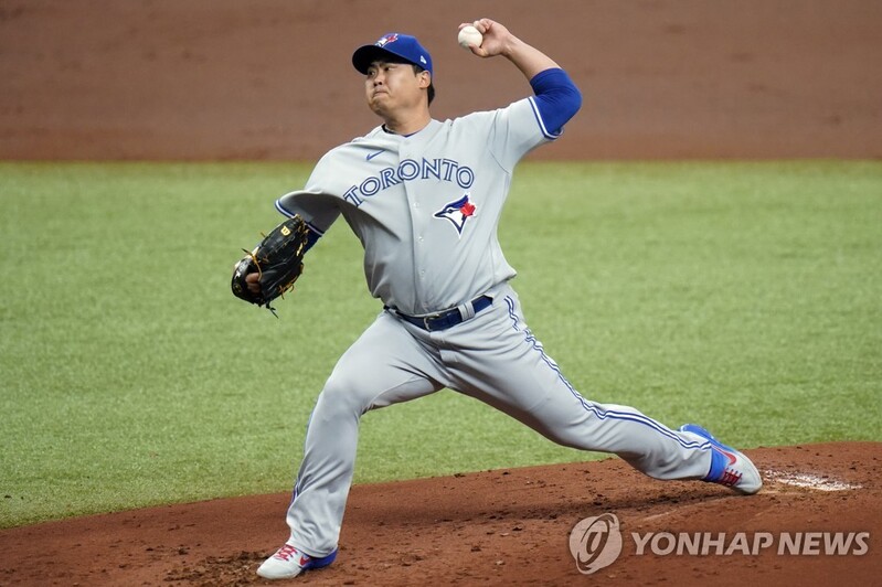 류현진, 호투 중 몸에 이상 느껴 자진 강판…3⅔이닝 무실점