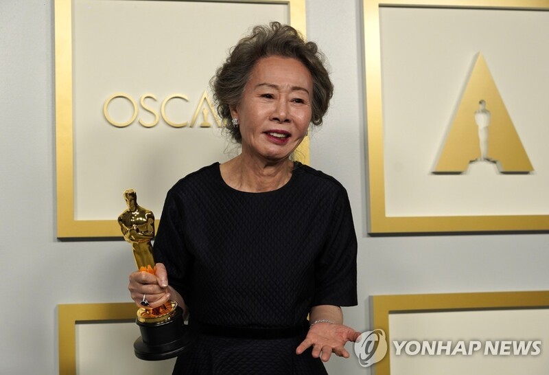 NYT 선정 '최고의 수상소감'에 윤여정…"뜻밖의 선물"