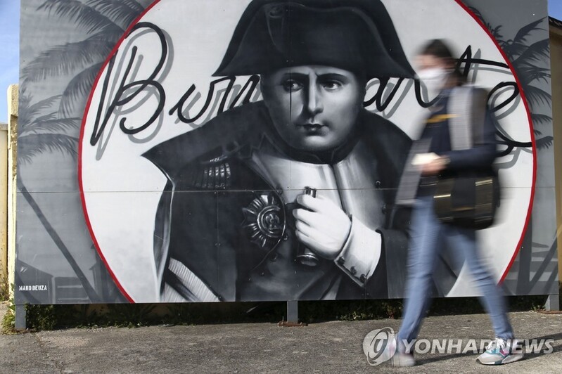 마크롱, 나폴레옹 사망 200주년 헌화하기로…반대 목소리도