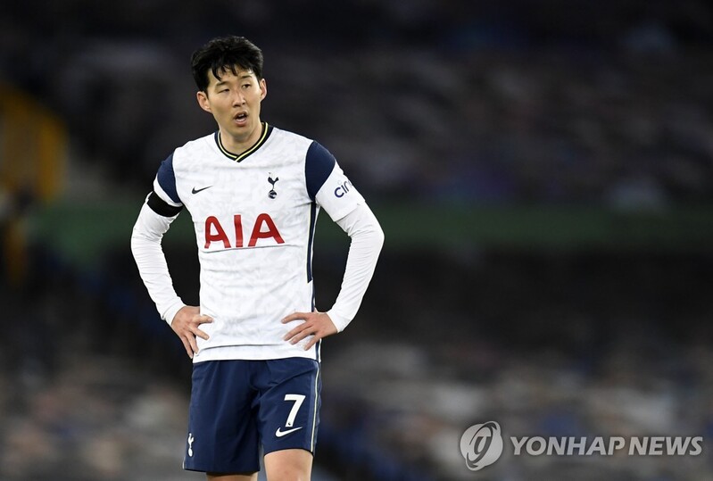 맨유, 소셜 미디어서 손흥민 인종차별한 팬 찾아내 '출입금지'