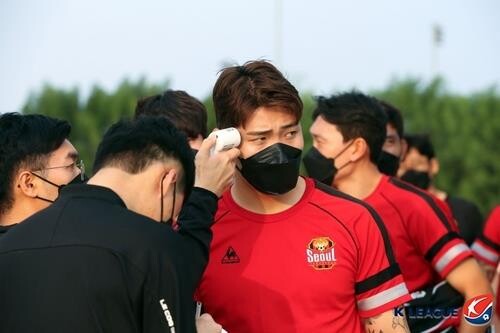 (LEAD) FC Seoul defender Hwang Hyun-soo diagnosed with COVID-19