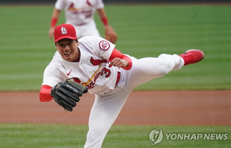 Cardinals' Kim Kwang-hyun starts the first round of double header on the 6th