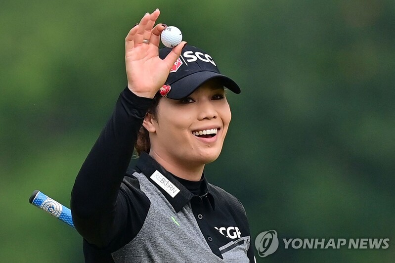 쭈타누깐, 8년 전 대역전패 악몽 떨치고 LPGA 타일랜드 우승(종합)
