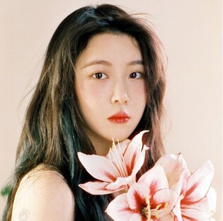 The Volunteers, a musical band led by Baek Yerin prepares to officially debut