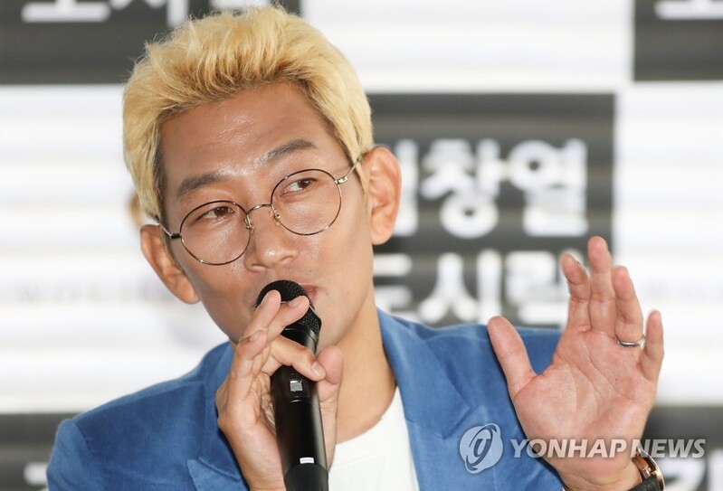 DJ DOC's Kim Chang-yeol resigns from his CEO position at an entertainment company